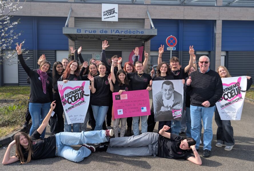 Les lycéens du Lycée André Maurois de Bischwiller, lors de leur journée aux Restos du coeur.